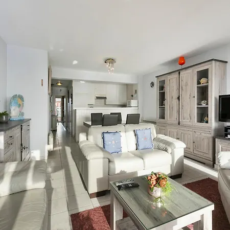 In With Marina Views Апартаменты