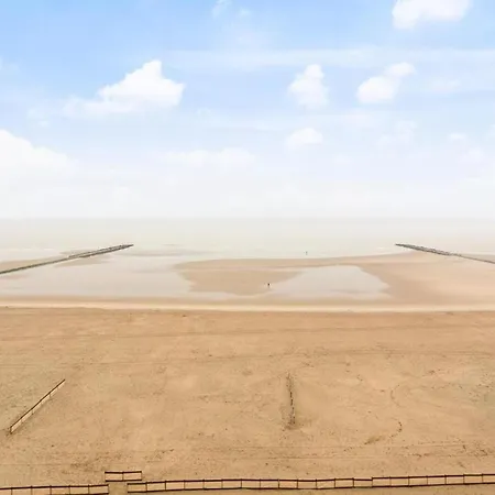 Apartment In With Marina Views