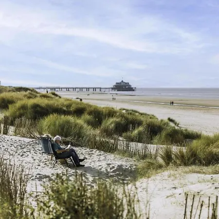 Apartment In With Marina Views *